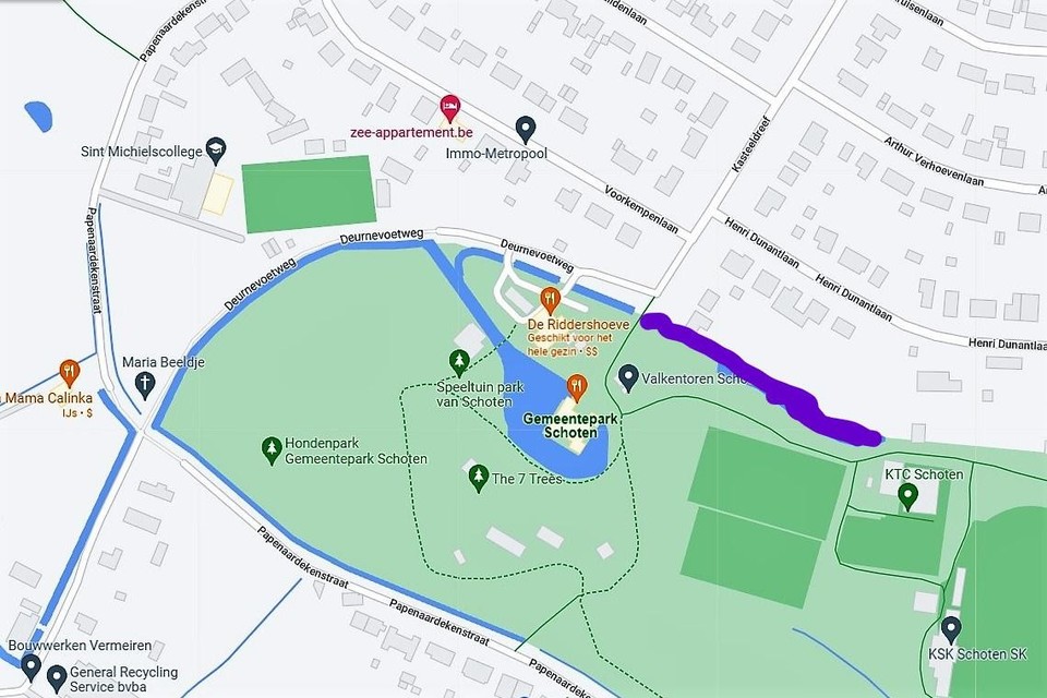 Op dit plannetje is te zien waar de paarse hofgracht precies ligt in het park. 