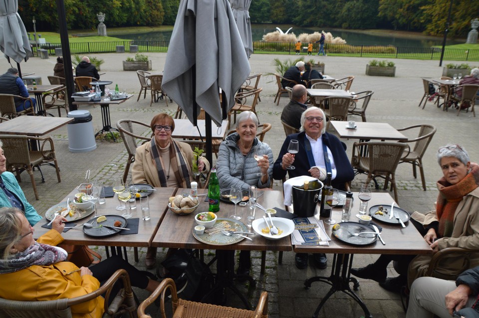 Het was gezellig in het Rivierenhof. Vijftig jaar dienst: dat verdient een etentje, met de baas.