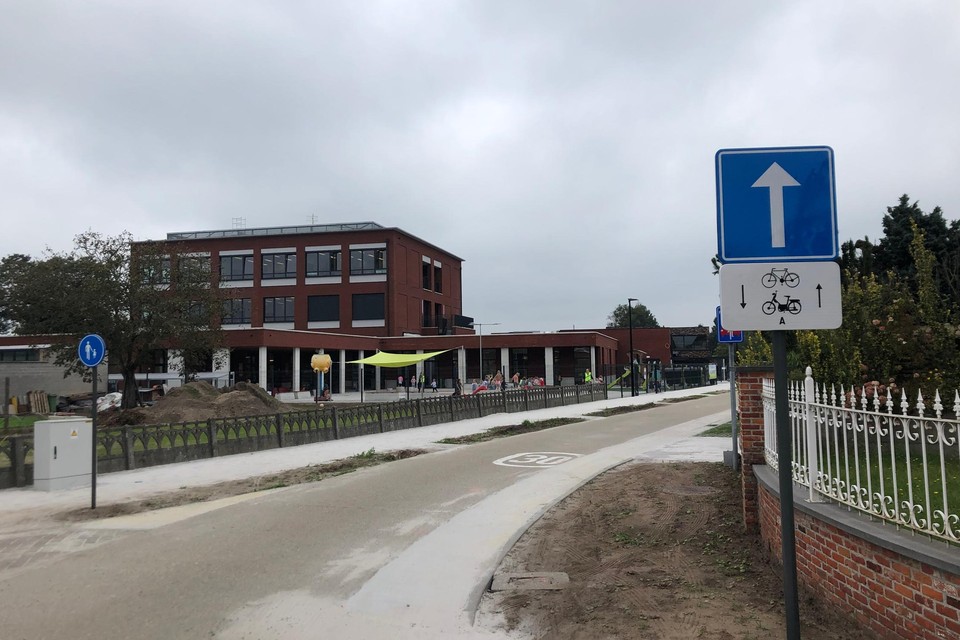 Het Kerkepad in Wechelderzande, aan de nieuwe basisschool ‘t Klavernest, is een fietsstraat geworden en er geldt eenrichtingsverkeer.