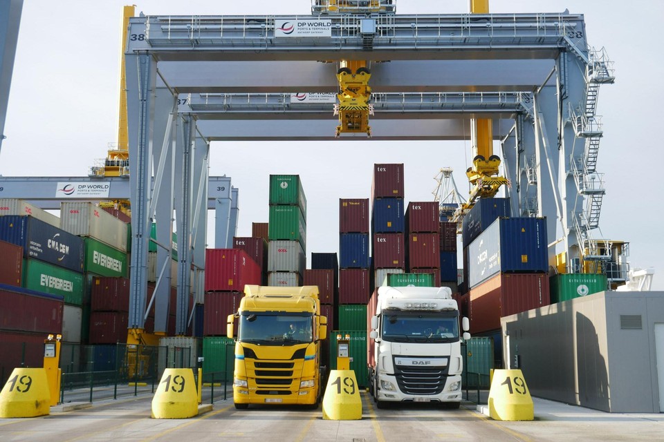 Truckers moeten voortaan hun vingerafdruk scannen om hun container te krijgen.