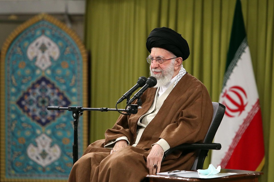 Grootayatollah, en nonkel van Farideh Moradkhani, Ali Khamenei. 