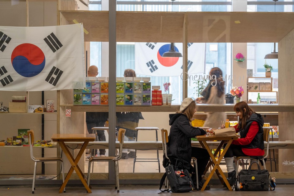 Arthur Conan Doyle verdrietig Peer Kruidenierswinkel met snackbar Shop d'Ho opent aan Centraal Station: “ Koreaans alternatief bieden voor alle voorbijgangers” (Antwerpen) | Gazet  van Antwerpen Mobile