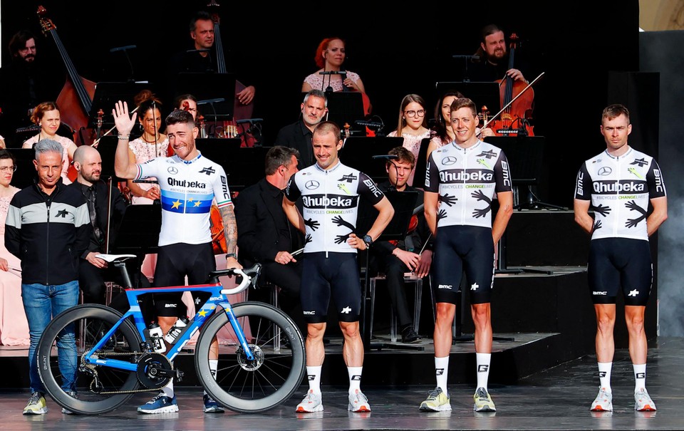 Victor Campenaerts naast Europees kampioen Nizzolo.