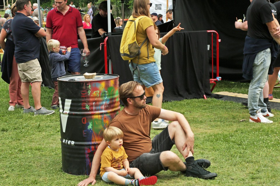Vader en zoon, samen genieten.