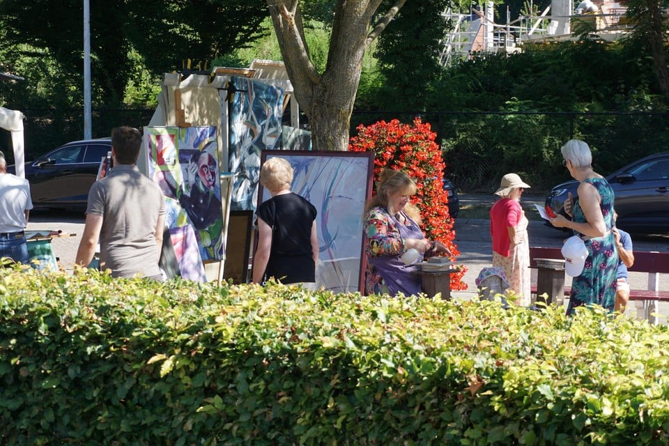 Lokaal talent lokt heel wat kunstminnaars naar Kunst2960 op Lochtenbergplein. 