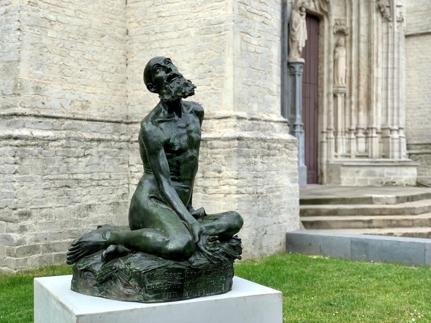 ‘Job op de mesthoop’ is voortaan te vinden aan de Onze-Lieve-Vrouw-over-de-Dijlekerk.