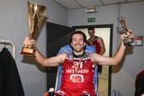 thumbnail: Spencer Butterfield met de Belgische Cup en zijn MVP-trofee.