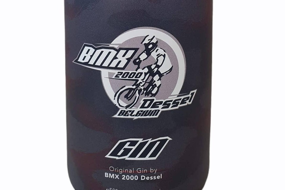 Het etiket van de BMX2000-gin