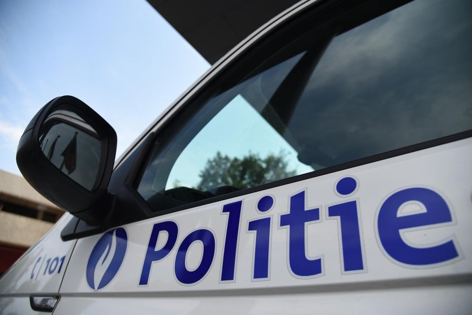 De man probeerde de politie af te schudden maar reed zich klem aan de voetgangerstunnel onder de R6 in Sint-Katelijne-Waver  