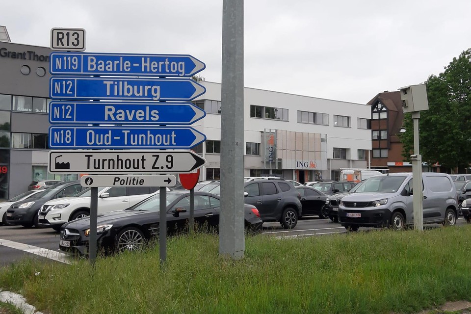 Kunt u me de weg naar Oud-Turnhout wijzen, meneer?