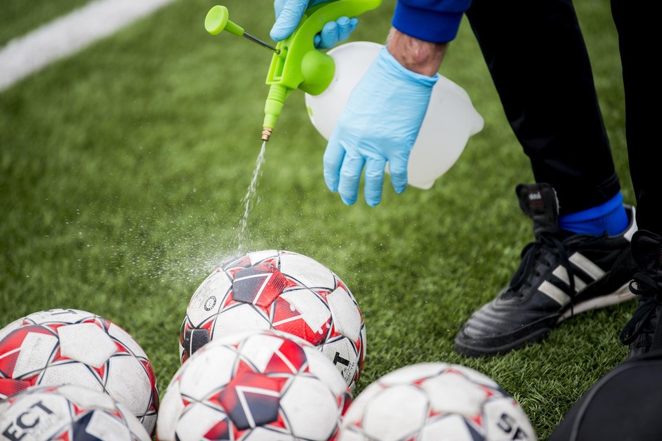 De coronacrisis maakt amateurvoetbal (van tweede afdeling VV tot vierde provinciale) in 2020 onmogelijk.