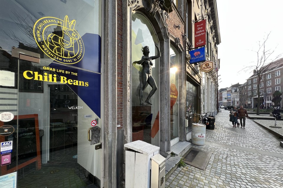 Chili Beans legt de boeken neer