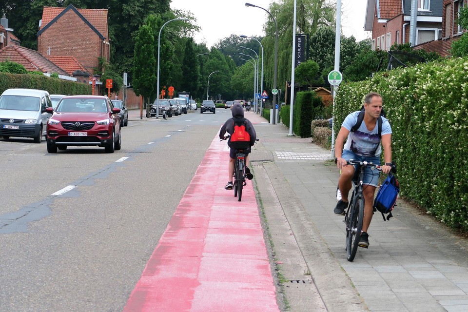 De Hendrik Consciencestraat is een druk gebruikte fietsroute voor scholieren.