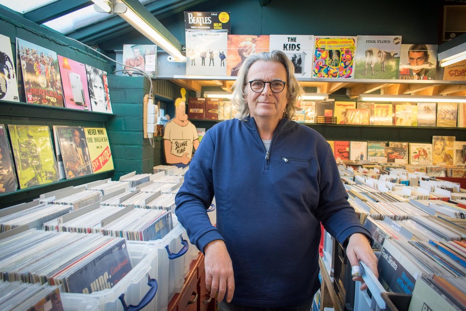 Zaakvoerder Guido Van Woensel (63) is geen onbekende in het wereldje. In het Heistse cc Zwaneberg organiseert hij in niet-coronatijden jaarlijks twee platenbeurzen die gelden als de oudste platenbeurzen van het land.