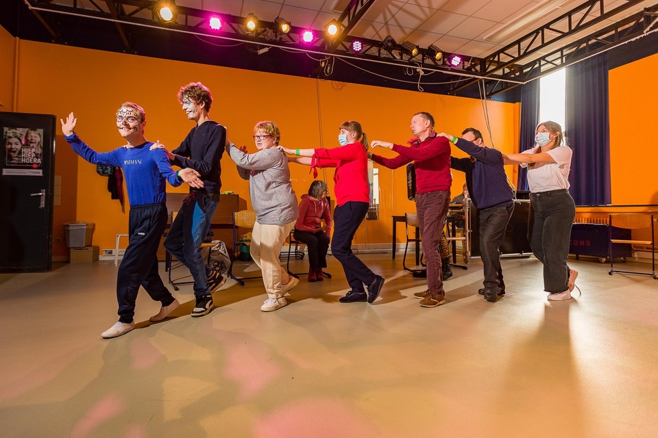 Tijdens Kunstproeven kunnen mensen met en zonder beperking kiezen tussen verschillende activiteiten.