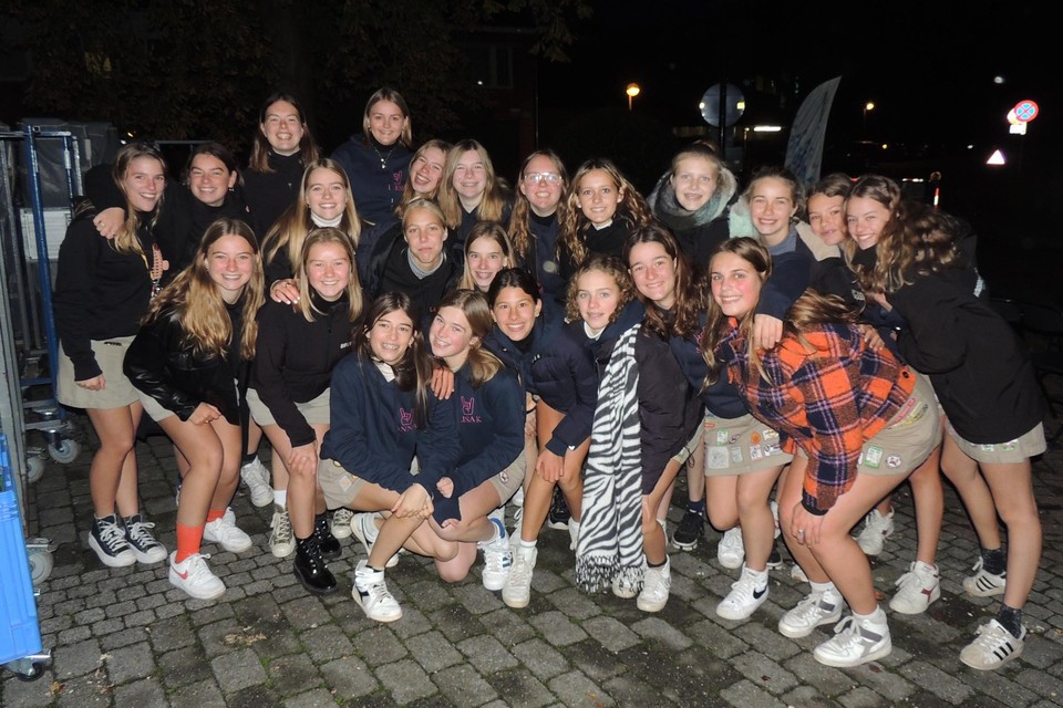 Uniform aan en dan naar het ontbijt in het park.
