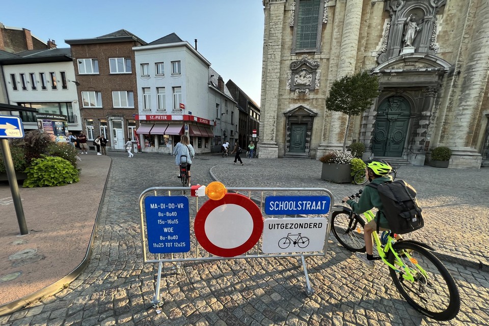 De schoolstraat aan het Sint-Romboutscollege wordt definitief.