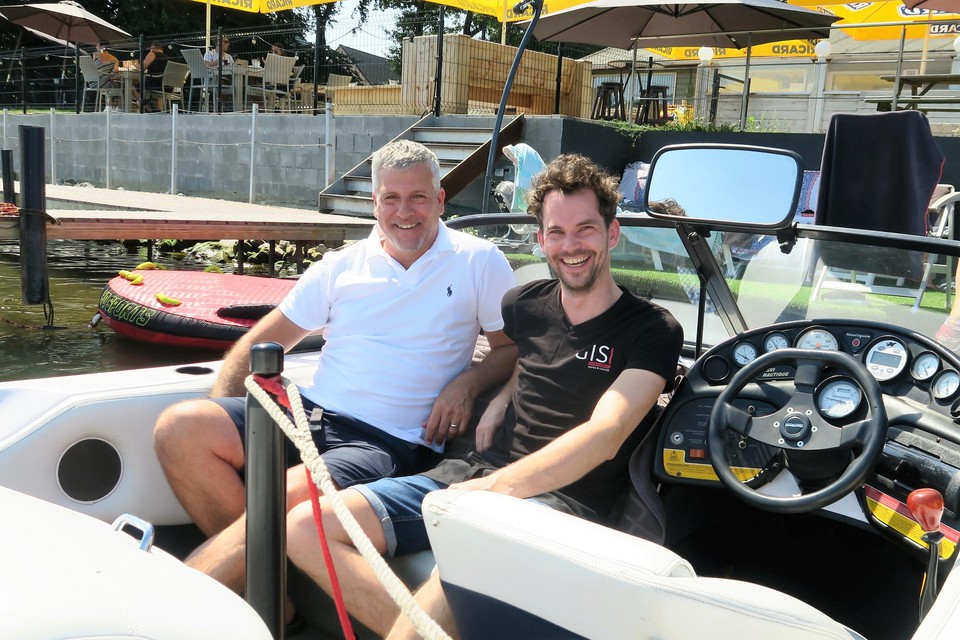Wim Van Steenkiste van de Schotense Waterskiklub en chef-kok Sigi Belmans sloegen de handen in elkaar en laten iedereen nu kennismaken met het clublokaal, de atmosfeer bij het water en de degelijke brasseriekeuken.