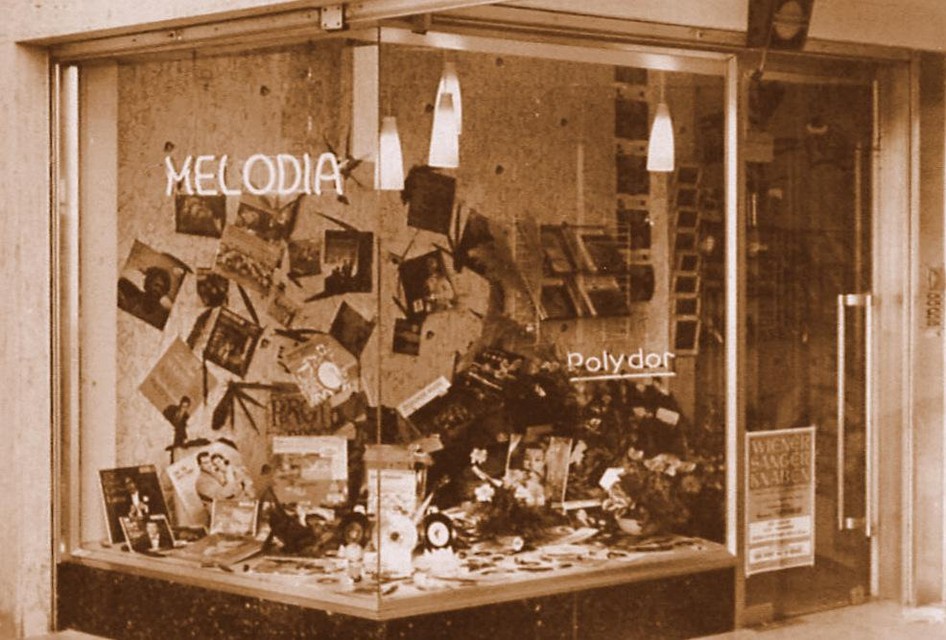 Platenwinkel Melodia op de Turnhoutsebaan.