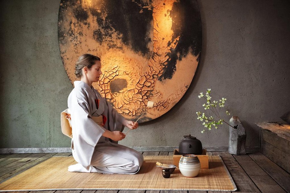 In de Strokapel in Ramsel kom je tot rust tijdens een Japanse theeceremonie. 