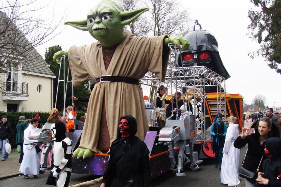 Het niveau van de stoet in Weelde is hoog. Deze Star Weld-wagen werd zelfs voor 5.000 euro doorverkocht aan een grote carnavalsgroep van Oilsjt Carnaval in Aalst.