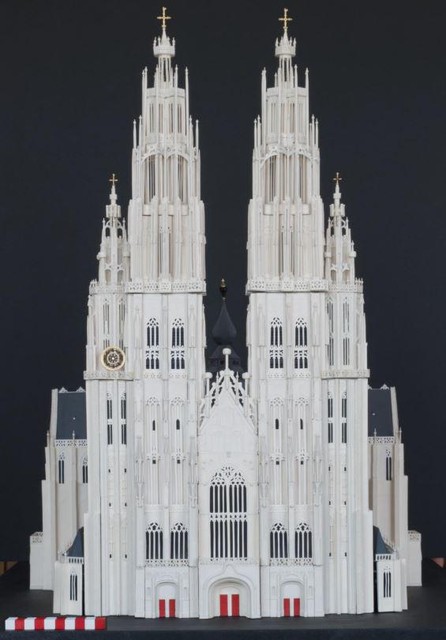 De interpretatie, op maquette, van wat de ‘superkathedraal’ had kunnen worden.