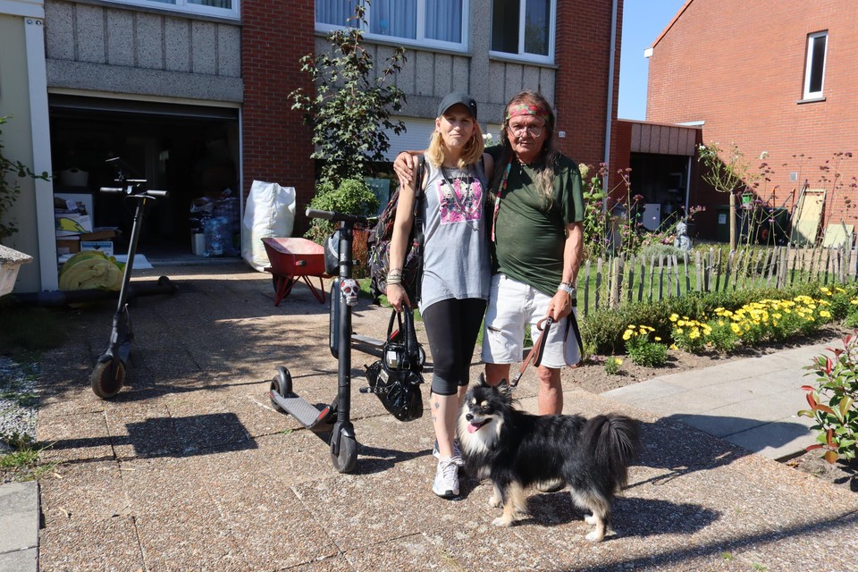 Buurtbewoners Cindy en Patrick wonen al maandenlang in een werf.