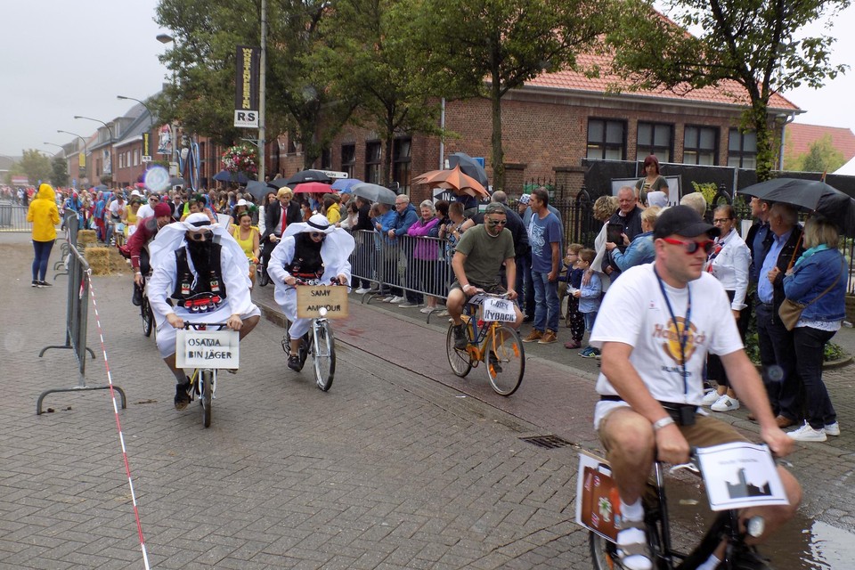 De Grote Kleinvelokeskoers rijdt op zondag 22 augustus weer door de straten van Vlimmeren tijdens de 51ste Worstenfeesten.