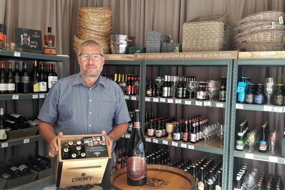 Peter Van Alstein heeft de rekken van Frui Vita opnieuw gevuld met speciale bieren en wijn.