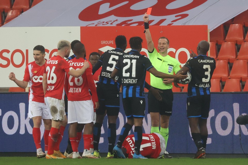 Kossounou Riskeert Schorsing Van Twee Matchen Na Rode Kaart Gazet Van Antwerpen Mobile