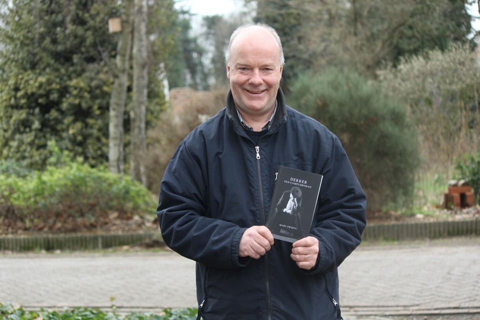 Marc Swerts met zijn debuutroman: .