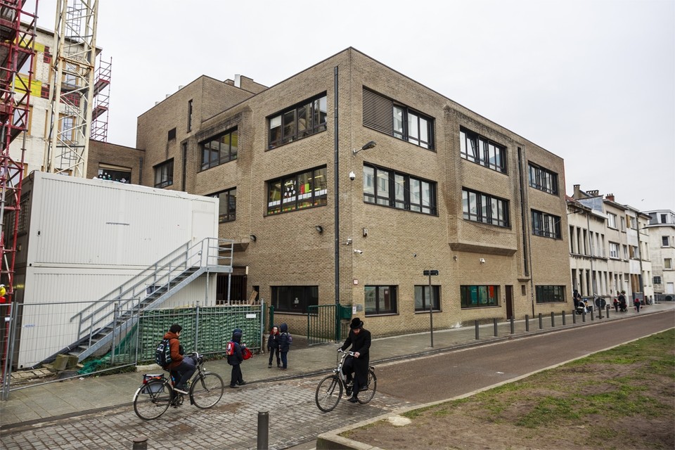De Benoth Jerusalem school in de Breughelstraat in Antwerpen is een gesubsidieerde Vrije Israëlitische school voor secundair onderwijs. “Ook hier moeten de eindtermen worden gerespecteerd”, zegt minister Crevits.  