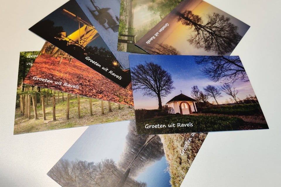 De huidige set postkaarten, onder meer van de kapel van Mosdijk, is toe aan vernieuwing.