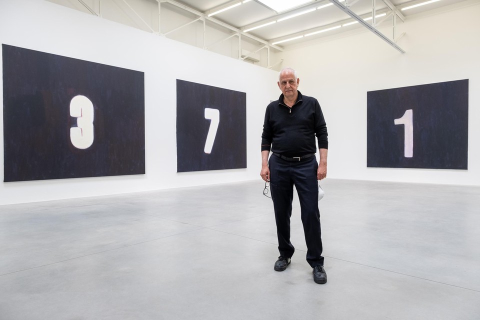 Luc Tuymans in galerie Zeno X in Borgerhout, waar hij al meer dan dertig jaar trouw mee samenwerkt.