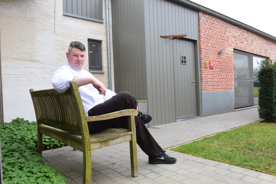 Heropenen met alleen een terras is voor sterrenrestaurants niet rendabel, maar Peter Vangenechten van La Belle blijft wel aan het werk via takeaway.