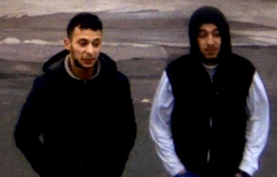 Salah Abdeslam (links) Hamza Attou werden door verschillende bewakingscamera’s gefilmd na zijn vlucht uit Parijs.  