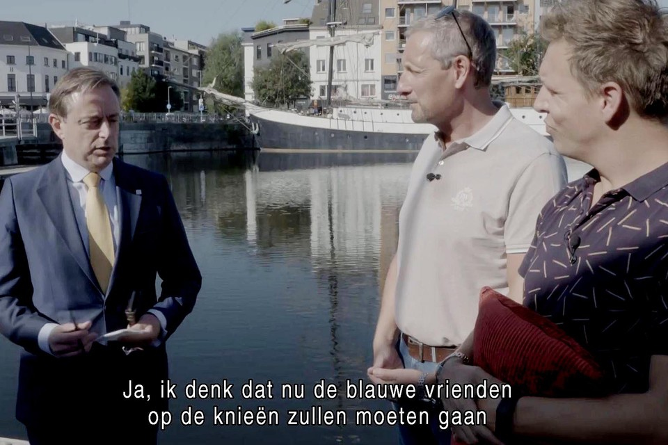 Bart De Wever zei zich er niet van bewust te zijn dat de camera’s al draaiden. 