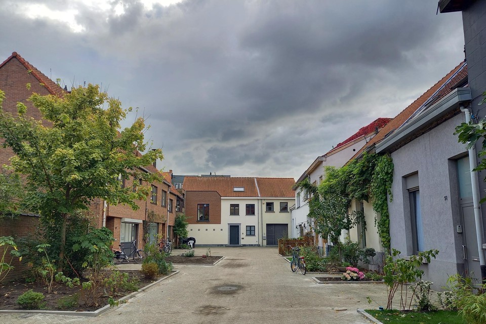 Het woonerf in de Van Leentstraat werd de afgelopen weken onthard.