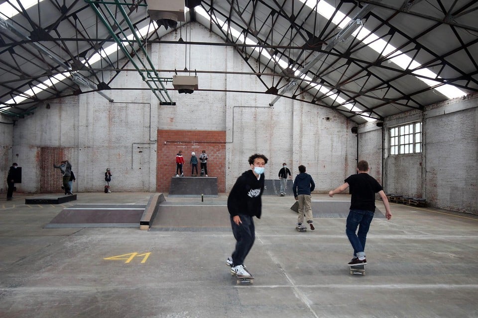 Atreyu vloog er meteen in met zijn skateboard.