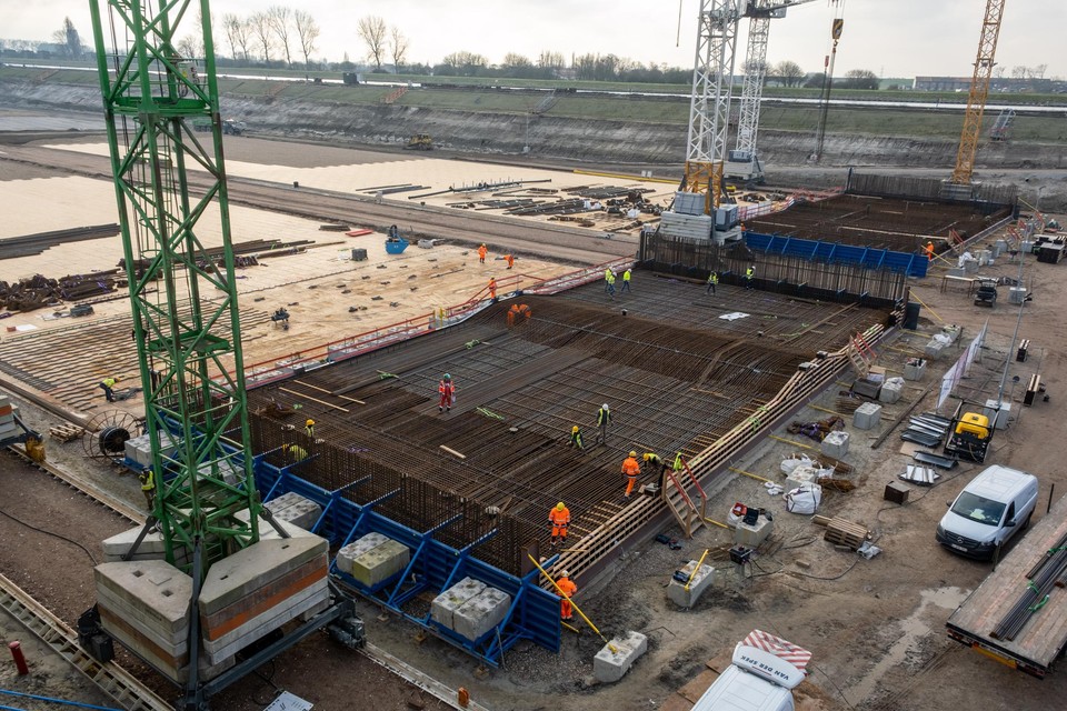 In het bouwdok in Zeebrugge worden de elementen voor de Scheldetunnel gebouwd. In mei is er een begeleid bezoek aan de werf.