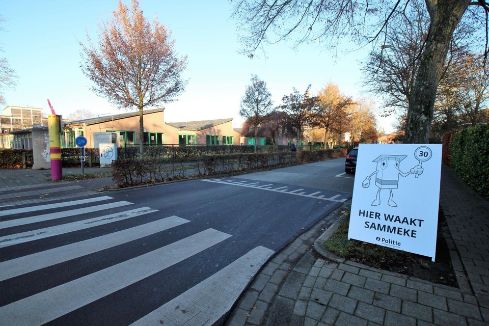 Het is duidelijk dat de flitspaal er staat.