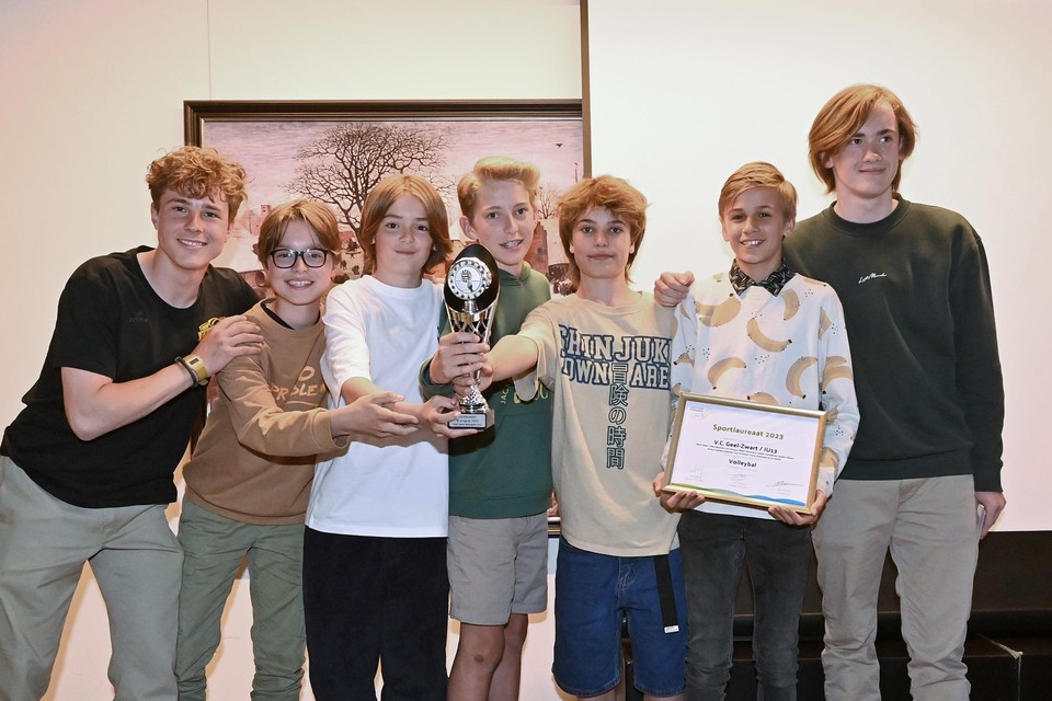 De junioren 13, één van de kampioenenploegen van volleybalclub Geel-Zwart Wijnegem.