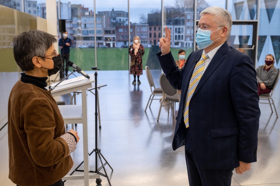 Van Couwenberghe legde de eed af bij gouverneur Berx.