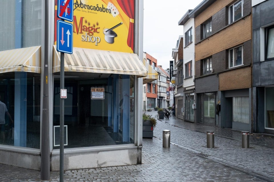 In de Blauwstraat, maar ook in de Antwerpsestraat staan nogal wat panden te huur. 