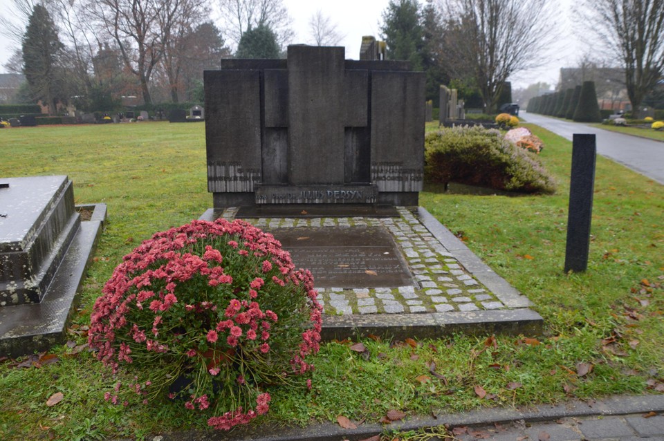 Het graf van Jules Persyn in Broechem. 