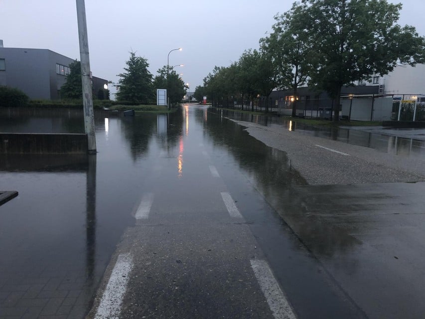 Wateroverlast op de Toekomstlaan.
