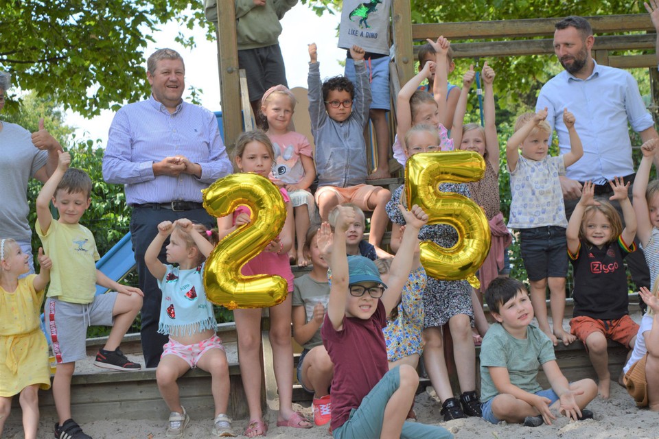 De kinderen van ’t Pinkeltje in Westmalle bouwden een feestje samen met de burgemeester en schepenen. 