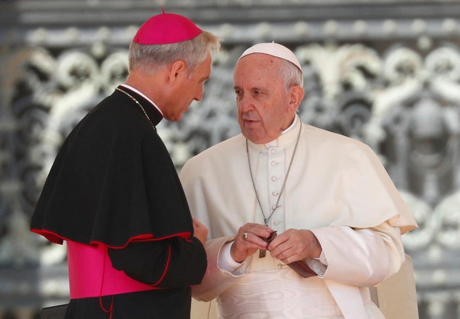 Georg Ganswein (left) and Pope Francis (right).  