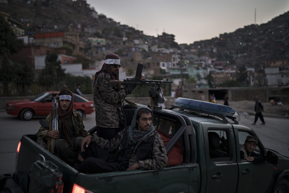 Taliban op een pick-up truck in Afghanistan 
