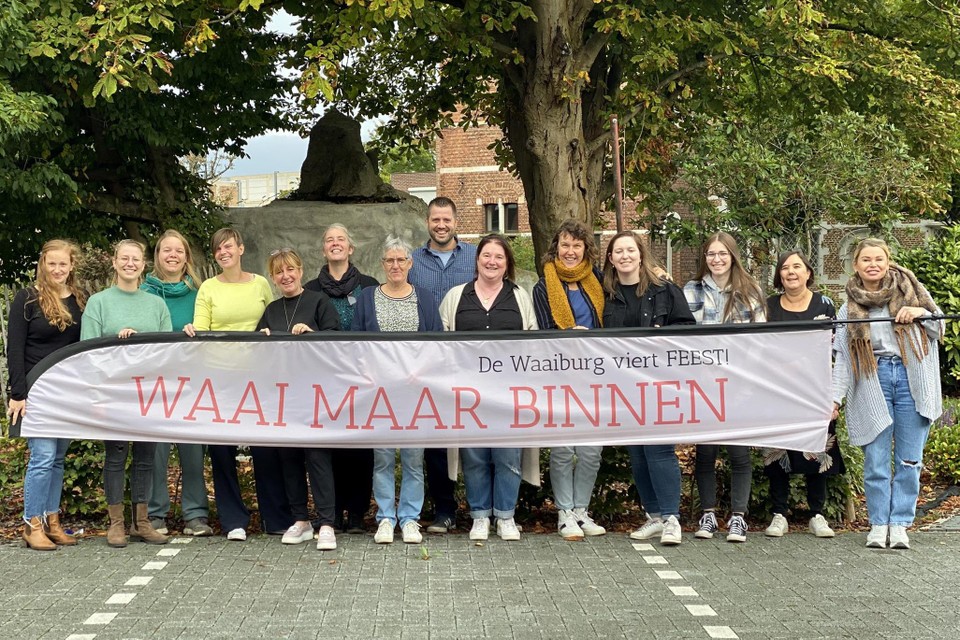 De medewerkers van de organisatie voor bijzondere jeugdzorg De Waaiburg moedigen de Gelenaars via allerlei activiteiten op 1 oktober aan om eens ‘binnen te waaien’. 
